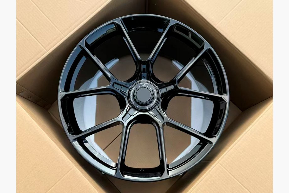 Porsche 911 (992) 2018– Geschmiedete OEM Felgen R20 R21 V30 (4 Stk) Image