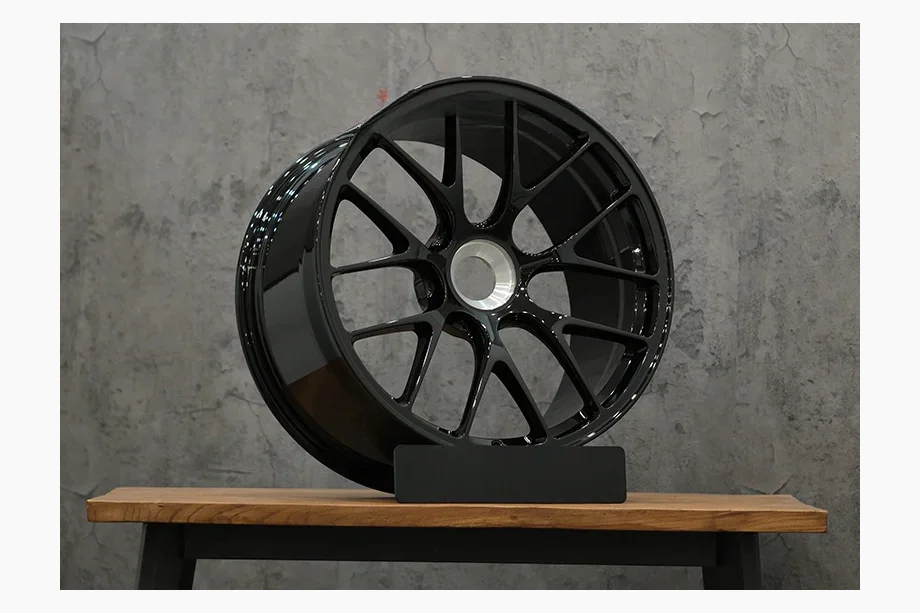 Porsche 911 (997) 2004–2012 Geschmiedete OEM Felgen R20 V3 (4 Stk) Image