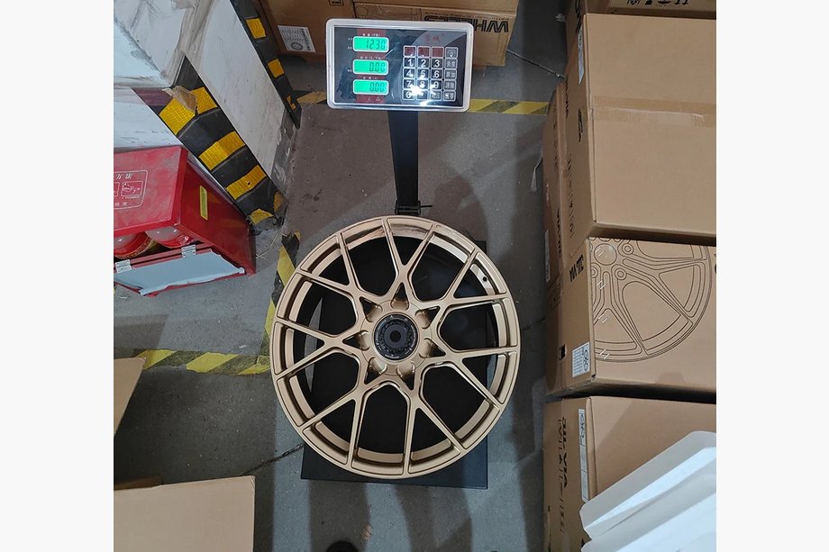 Porsche Boxster/Cayman 982 (718) 2016- Geschmiedete OEM R20 V8 Felgen (4 Stk) Image