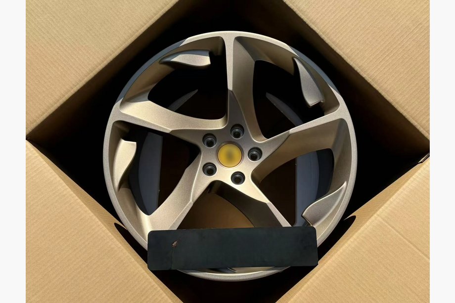 Ferrari SF90 Stradale Geschmiedete OEM R20 V2 Felgen (4 Stk) Image