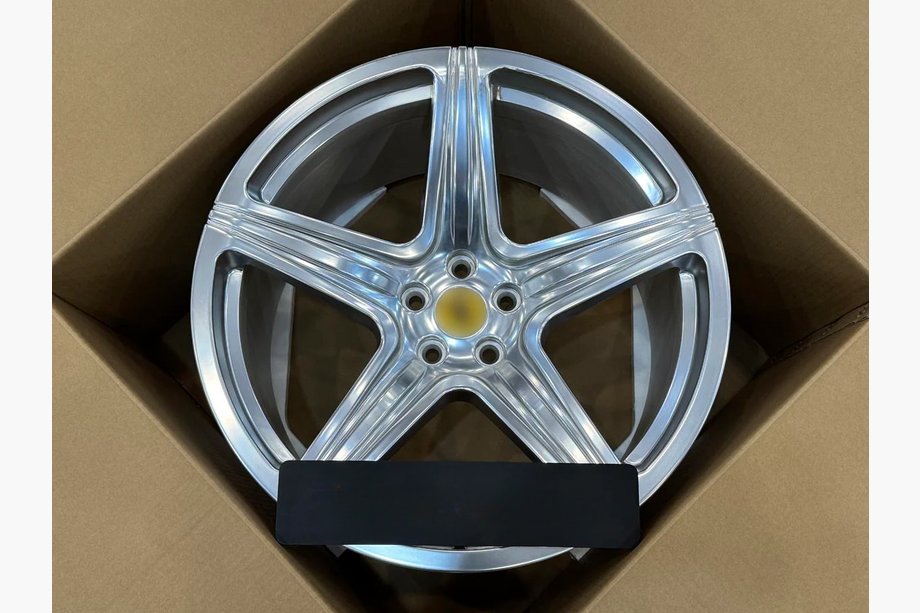 Ferrari 550 Geschmiedete OEM Felgen R20 V3 (4 Stk) Image