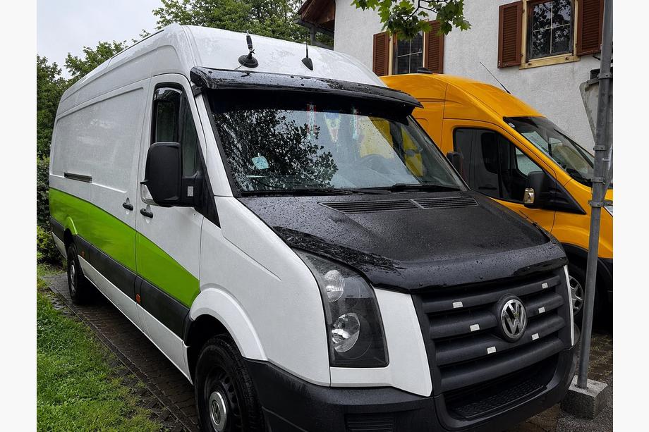 Volkswagen Crafter 2006-2016 Frontscheibenblende V-4 (schwarz glänzend, 5mm) Foto 1