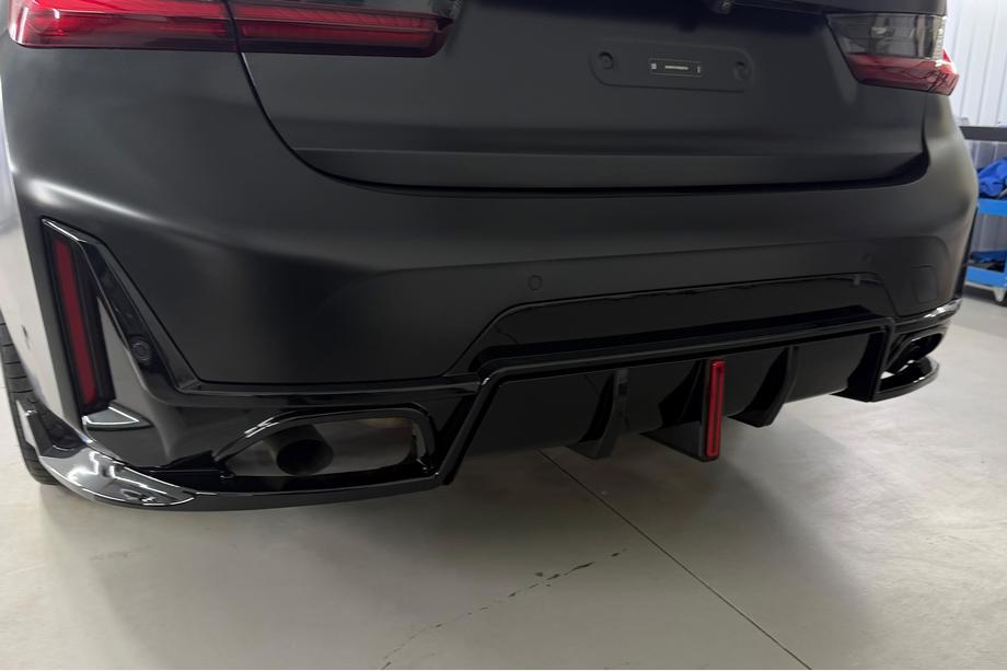 BMW 3 Series G20/G21 2018- Heckdiffusor B-Style LED für M-Sport 2023+, ABS Image