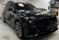 BMW X7 G07 2019- Frontstoßstangenaufsatz Paradigm Black Knight V2 (2018-2022, M-Sport) Foto 1