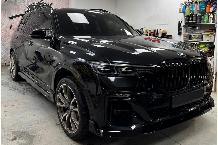 BMW X7 G07 2019- Frontstoßstangenaufsatz Paradigm Black Knight V2 (2018-2022, M-Sport) Image