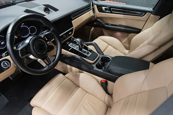 Echtleder oder Eco-Materialien: Was ist besser für den Fahrzeuginnenraum?