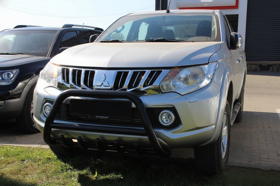 Mitsubishi L200 2015-2024 Frontbügel WT003 Schwarz Edelstahl Image