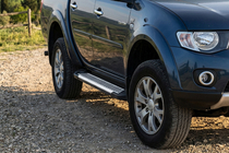 Mitsubishi L200 2006-2015 Seitenschweller Line (2 Stk., Aluminium) Foto 1