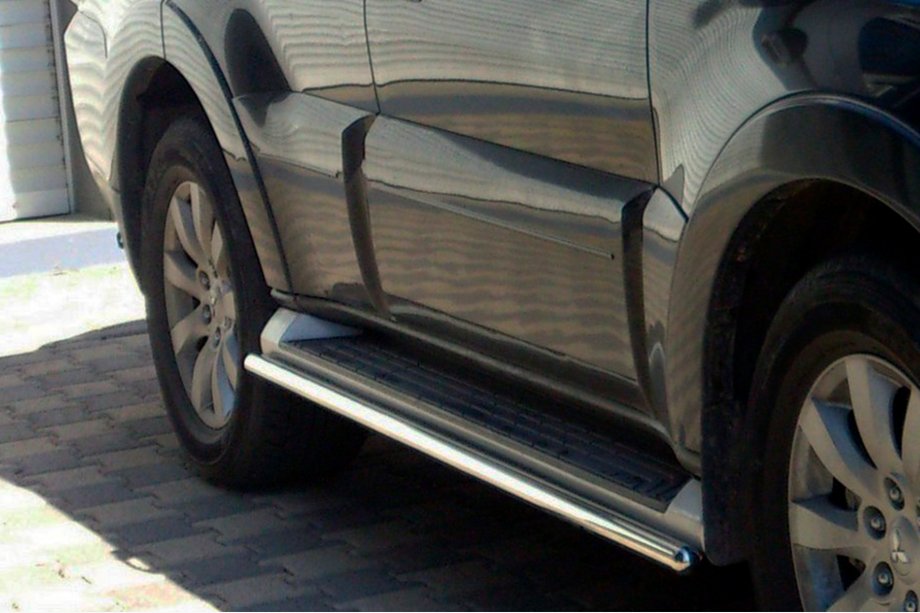 Mitsubishi Pajero Wagon IV 2006-2021 Seitliche Rohre (2 Stk., Edelstahl) Image