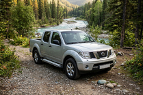 Nissan Navara 2006-2015 Trittbretter Rainbow (2 Stk., Aluminium) Foto 1