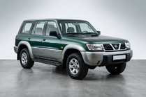 Nissan Patrol Y61 1997-2011 Seitenschweller RedLine Black (2 Stk., Aluminium) Foto 1