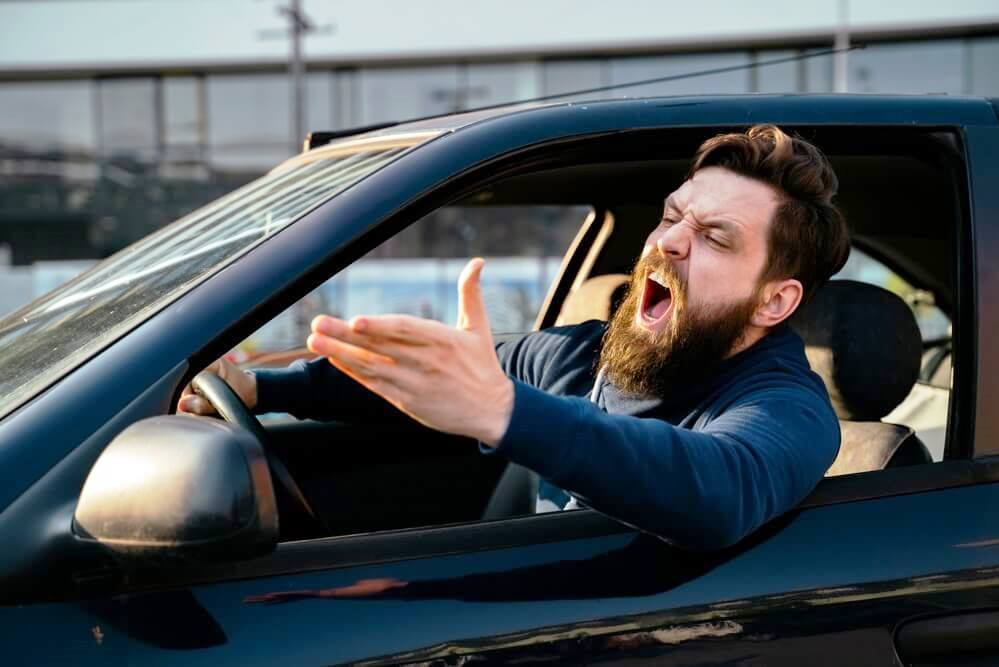 Psychologie aggressiver Fahrer: Konflikte im Straßenverkehr erkennen und vermeiden