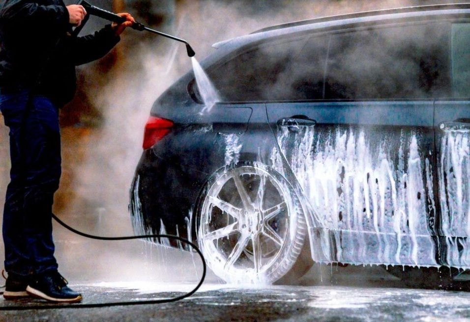 Auto im Winter waschen: Regeln für sicheres Waschen