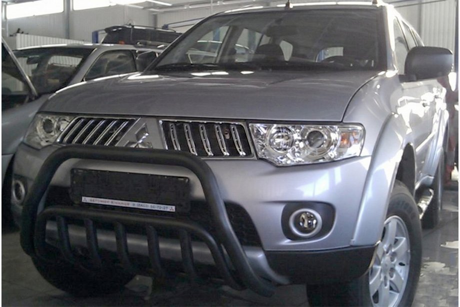 Mitsubishi Pajero Sport 2008-2015 Frontschutzbügel WT002 Schwarz (Edelstahl) Foto 3
