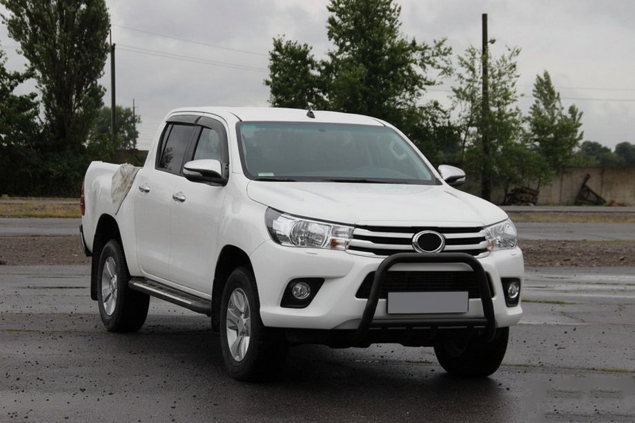Toyota Hilux 2015- Frontschutzbügel QT008 Schwarz (Edelstahl) Image
