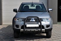 Mitsubishi Pajero Sport 2008-2015 Frontschutzbügel QT007 Schwarz (Edelstahl) Foto 2
