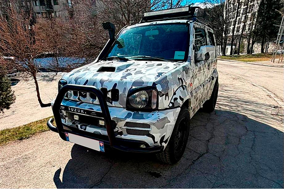 Suzuki Jimny 1998-2018 Frontbügel QT007-Exclusive Black (mit Schriftzug, Edelstahl) Image