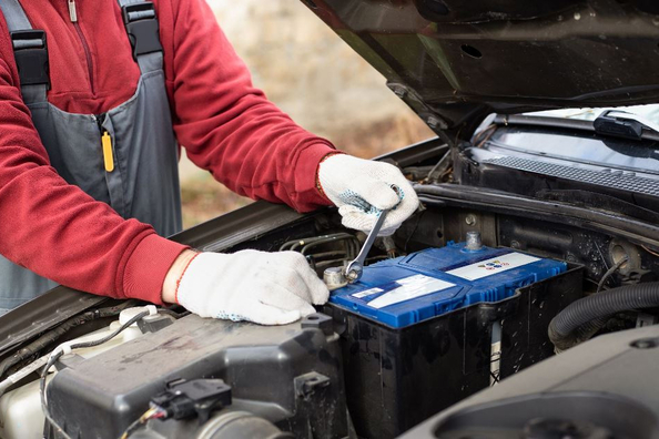 Was Sie vor Frost mit der Autobatterie tun sollten: Vorbereitungstipps