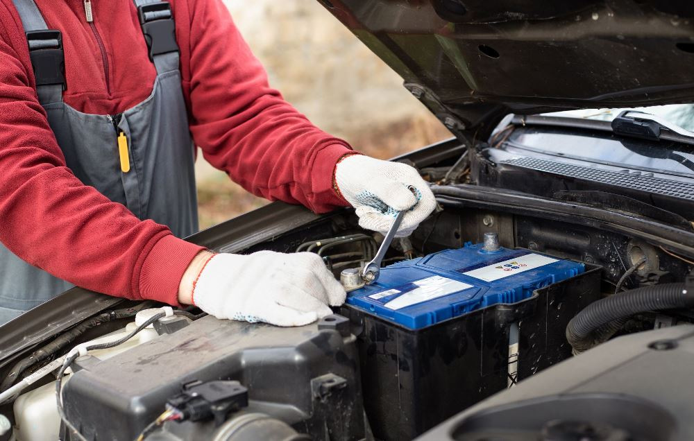 Was Sie vor Frost mit der Autobatterie tun sollten: Vorbereitungstipps