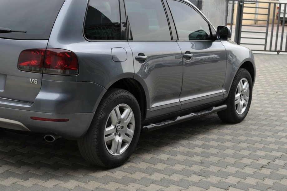 Volkswagen Touareg 2002–2010 Seitliche Trittrohre Black (2 Stk., Edelstahl) Image