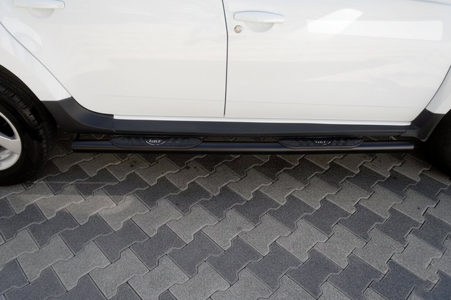 Dacia Duster 2008-2018 Seitliche Trittrohre mit Einsätzen Black (2 Stk., Edelstahl) Image