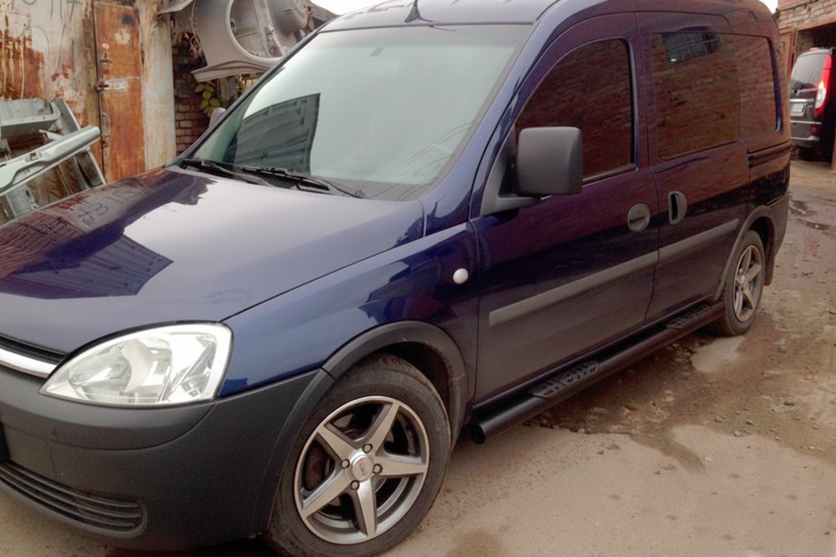 Opel Combo 2002–2012 Seitenschutzrohre Black (2 Stk., Edelstahl) Image