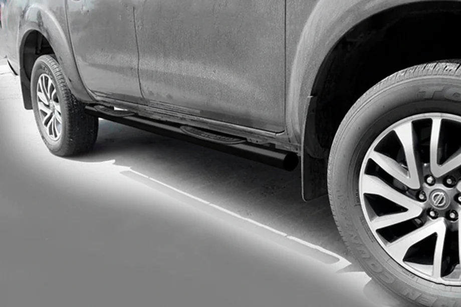 Nissan Navara/NP300 2016- Seitliche Trittrohre Black (2 Stk., Edelstahl) Image