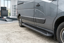 Renault Master 2011-2023 Trittbretter Allmond Black (2 Stk., Aluminium) Foto 1