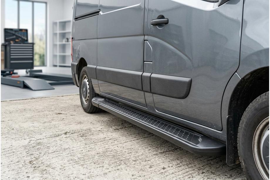 Renault Master 2011-2023 Trittbretter Allmond Black (2 Stk., Aluminium) Image