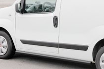 Fiat Fiorino/Qubo 2008-2024 Seitliche Trittrohre Ø60 Schwarz (2 Stk., Edelstahl) Foto 3