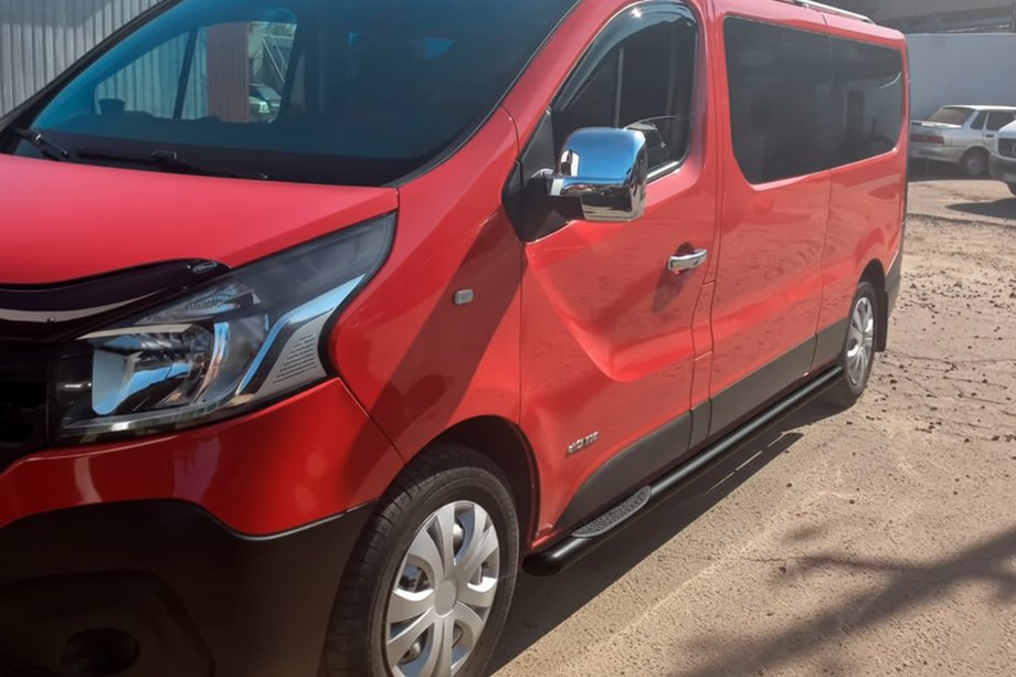 Nissan NV300/Primastar 2016- Seitenschutzrohre BB002 Schwarz (2 Stk., Edelstahl) 60 mm, kurzer Radstand Foto 5