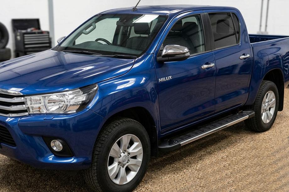 Toyota Hilux 2015- Seitenschweller RedLine V1 (2 Stk., Aluminium) Image