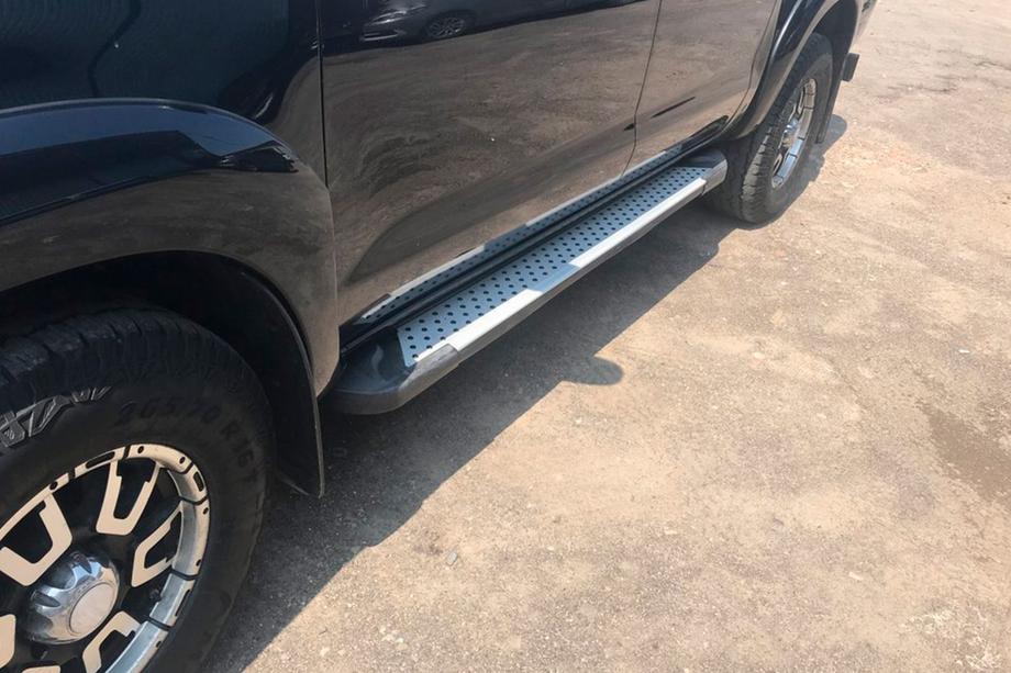 Toyota Hilux 2006-2015 Trittbretter Allmond Grey (2 Stk., Aluminium) Image