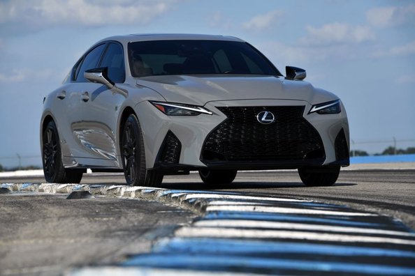 Lexus IS 500: kraftvolle Sportlimousine mit V8-Saugmotor