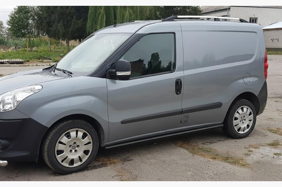 Fiat Doblo II 2010-2022 Seitenschutzrohre Black (2 Stk., Edelstahl) 60mm, Standardbasis Foto 3
