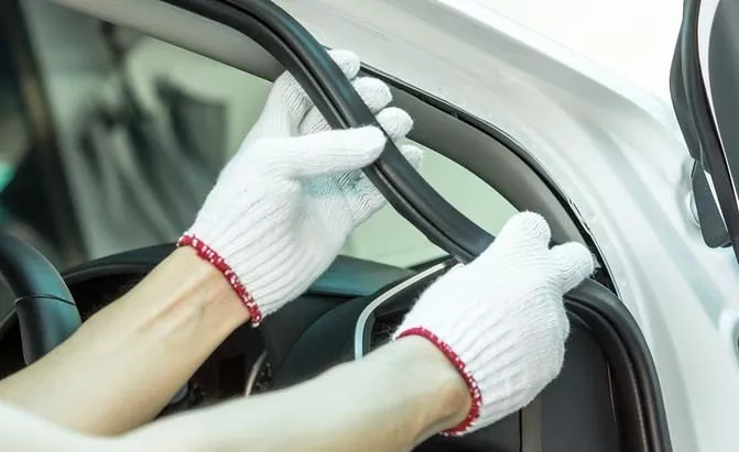 Woran erkennt man, dass die Türdichtungen des Autos gewechselt werden müssen?