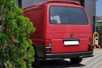 Volkswagen T4 Caravelle/Multivan 1990–2003 Hintere Eckschutzrohre AK003 Schwarz (2 Stk., Edelstahl) Foto 3