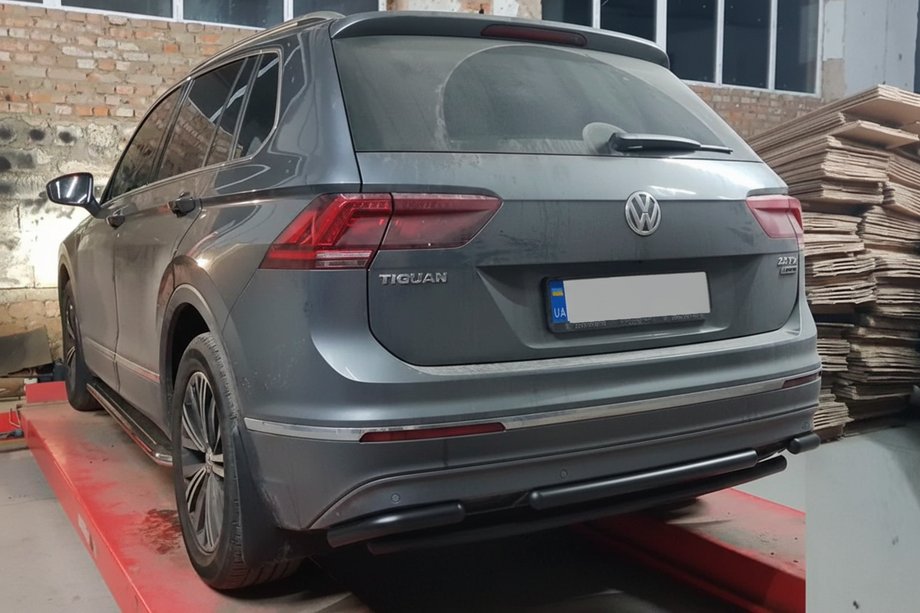 Volkswagen Tiguan 2016-2023 Heckschutz AK001-2 Schwarz (Edelstahl) Foto 2