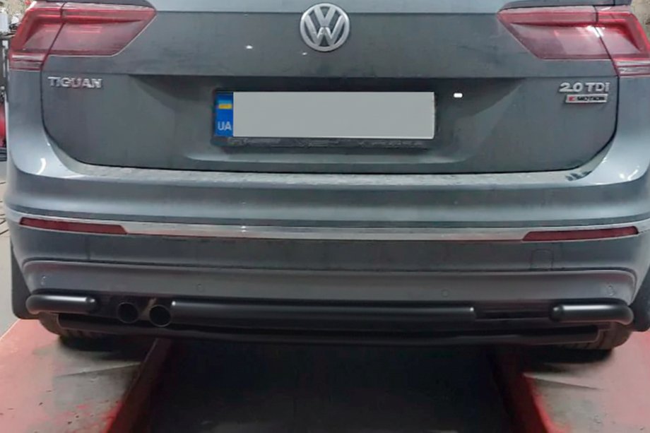 Volkswagen Tiguan 2016-2023 Heckschutz AK001-2 Schwarz (Edelstahl) Foto 4