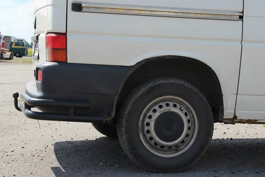 Volkswagen T4 Caravelle/Multivan 1990–2003 Doppelte hintere Eckschutzrohre AK003-Double Black (2 Stk., Edelstahl) Foto 2