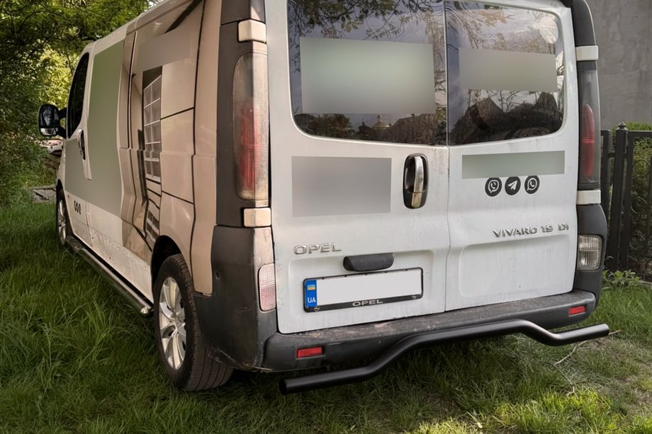 Opel Vivaro 2001–2015 Heckschutz AK006 Schwarz (Edelstahl) Foto 3