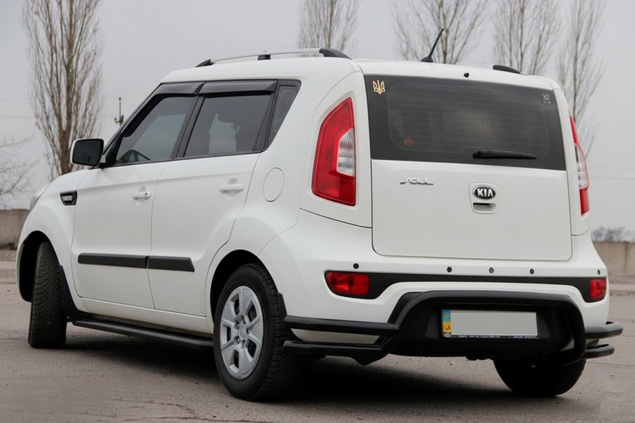 Kia Soul II 2013-2018 Heckschutz AK007-2 Schwarz (Edelstahl) Image