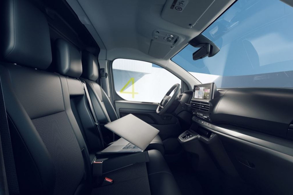 Opel Vivaro Electric: praktischer Elektrotransporter für Unternehmen Foto 6