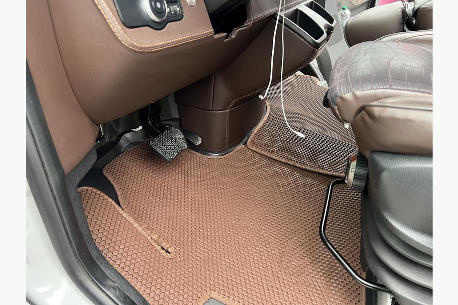 Mercedes Sprinter W907/W910 2018- Gummimatten Carsuit V2 (Braun) Foto 1