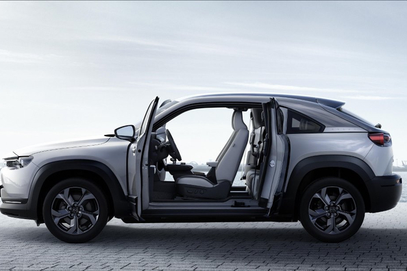 Mazda MX-30: Crossover mit Rotationsgenerator und minimalistischem Design