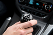 Auto mit Schaltgetriebe fahren: Der komplette Guide Foto 1