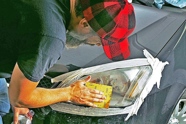 Scheinwerfer selbst aufbereiten: So stellen Sie die Klarheit wieder her Foto 1