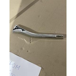 Chromblende für linkes inneres Rücklicht (2015+, Kunststoff) Toyota Land Cruiser 200 2007-2021 Foto 2