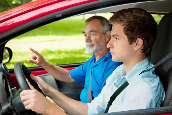 Wie lernt man, Auto zu fahren?