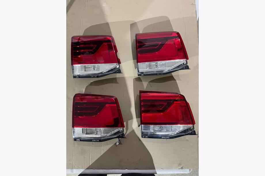 Toyota Land Cruiser 200 2007-2021 B-Ware Rückleuchte hinten links innen 2016-2021 (OEM-Standard) (für Kofferraumdeckel) (gerissen) Foto 1